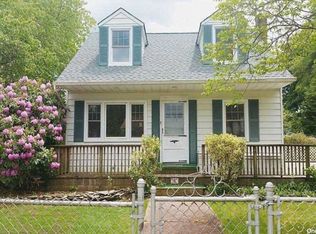 126 Russell Rd, Oakdale, NY 11769