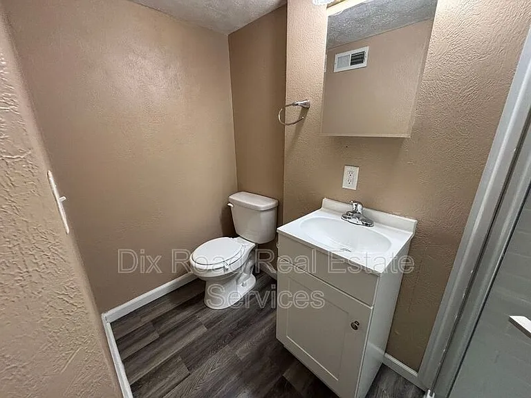 1927 Burroughs Dr — Photo 39
