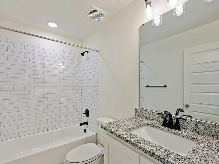 545 Delmar St #102 — Photo 13