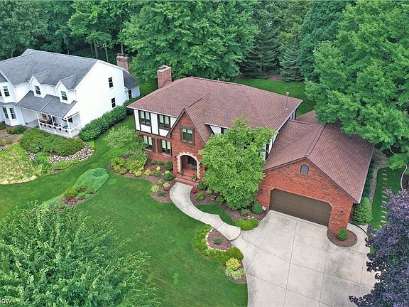 3rd image of 371 Lake Of The Woods Blvd