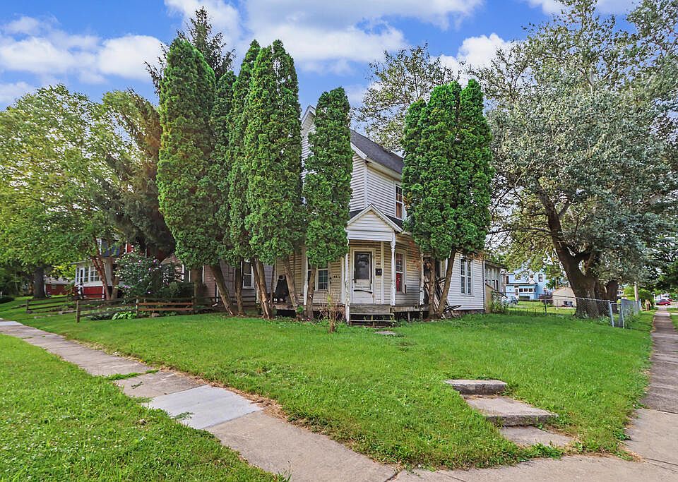 1st image of 104 Washington St