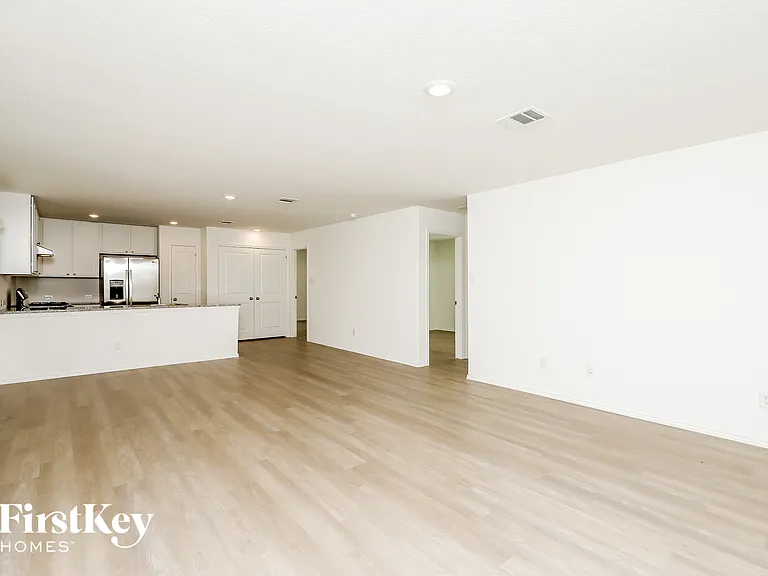 10407 McClintock Dr — Photo 3