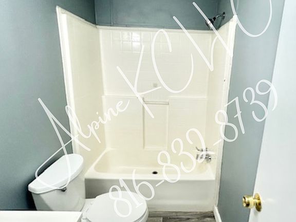 5th image of 5601 SW Lakefront Ln S #28