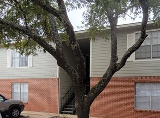 732 Meadow Ln, Bryan, TX 77802