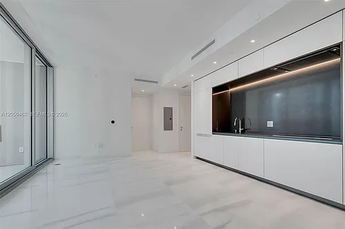 300 Biscayne Boulevard Way #3008W Photo 1