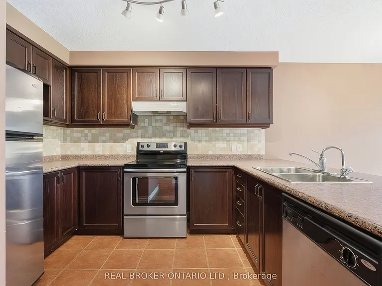 1047 Marquette Dr — Photo 12