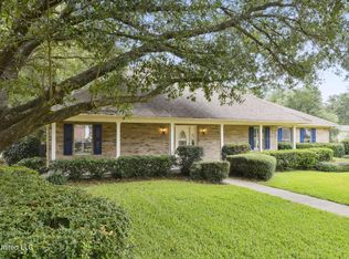 2402 W Shore Dr, Biloxi, MS 39532