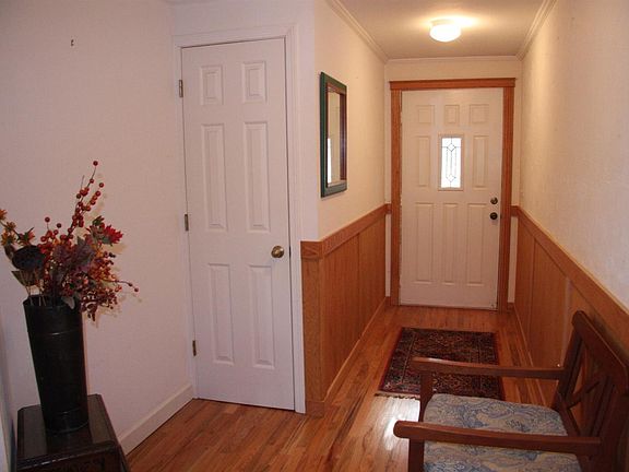5th image of 330 Mary Ann Dr