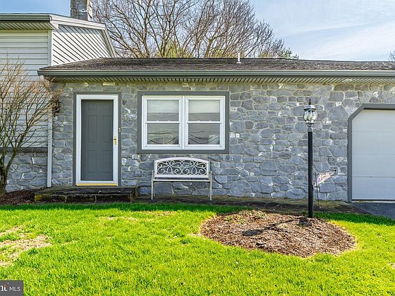 3rd image of 7987 Elizabethtown Rd