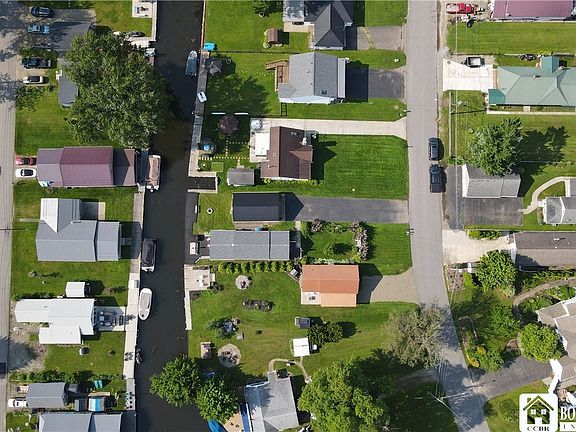 3rd image of 2427 Lakeside Dr