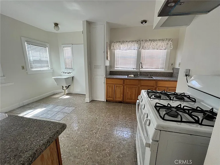 909 N Garfield Ave #F — Photo 8