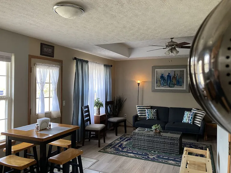 4453 W Portland St — Photo 46