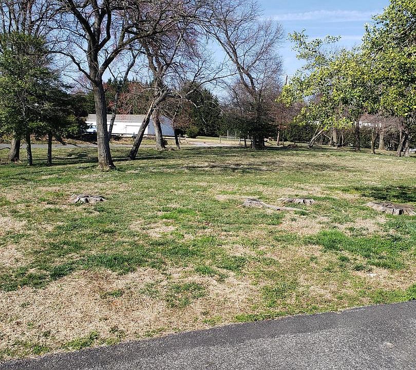 1st image of 10001 Perine Ln