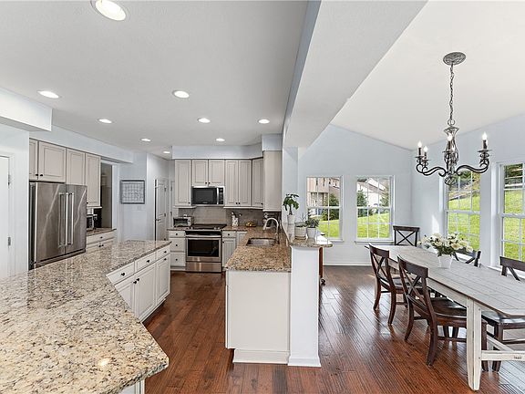 4th image of 149 Sweetwater Dr