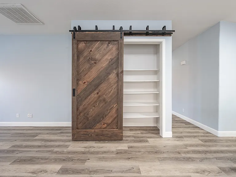 1114 W Pepper Dr — Photo 12
