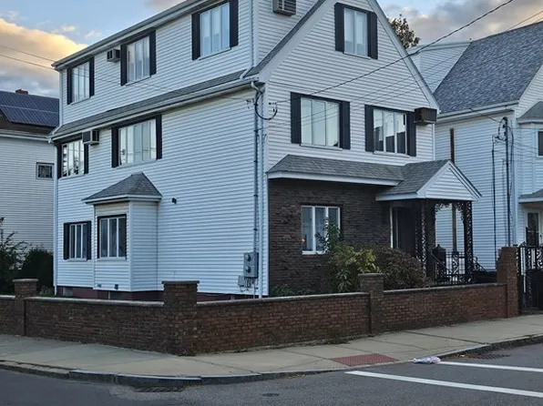 105 Winslow St, Everett, MA 02149