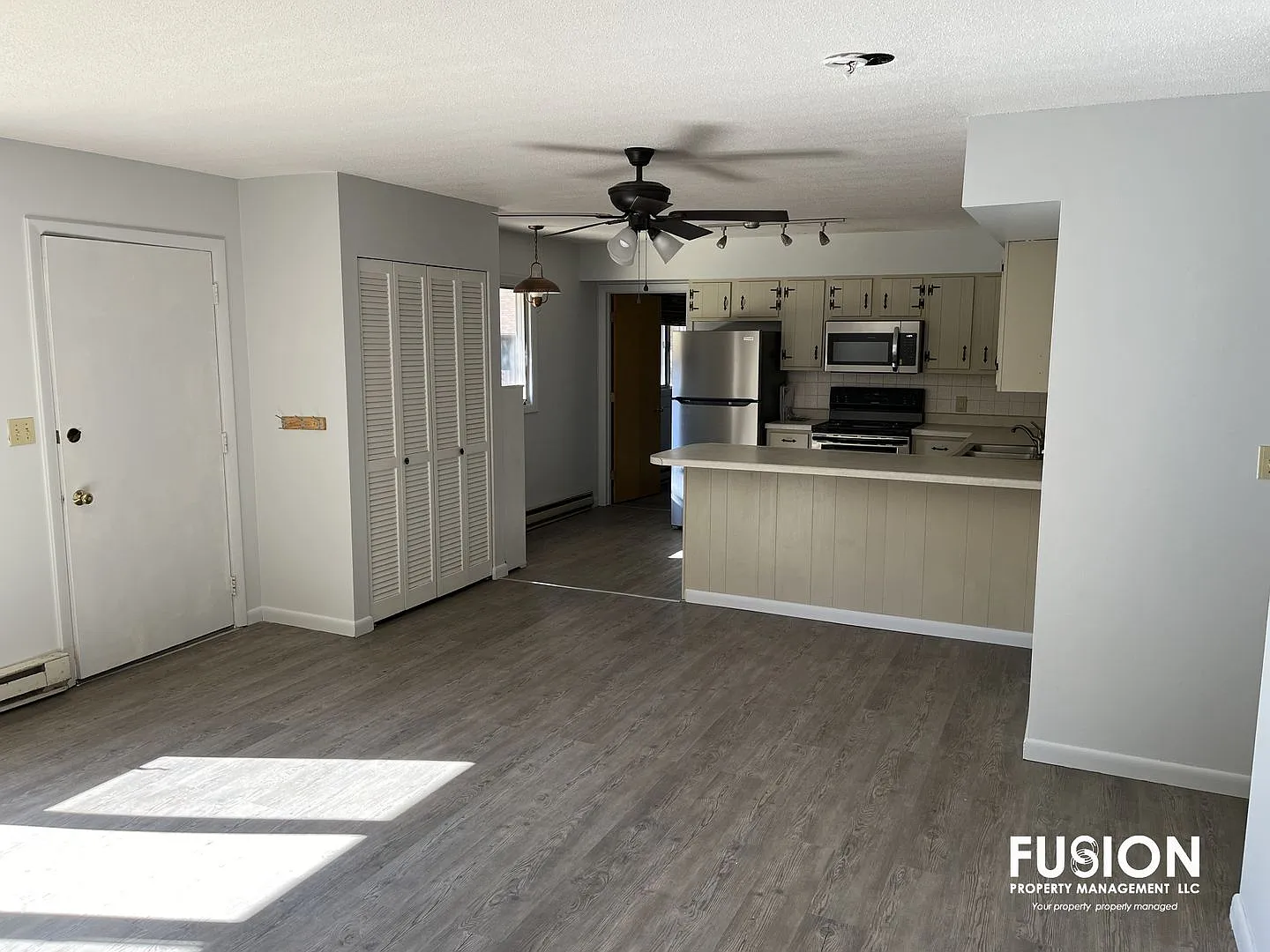 Warm & Inviting One-Level Condo In South Burlington - Half Off Your First Month! — Photo 2