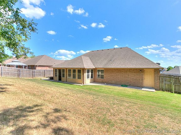 2nd image of 25194 Stonebridge Pkwy
