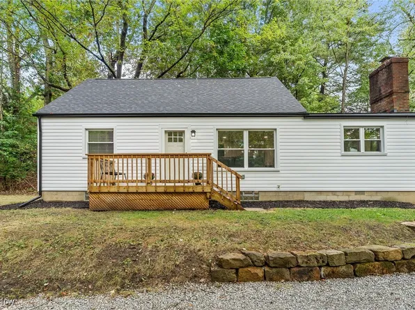 1062 Stump Rd, New Franklin, OH 44319
