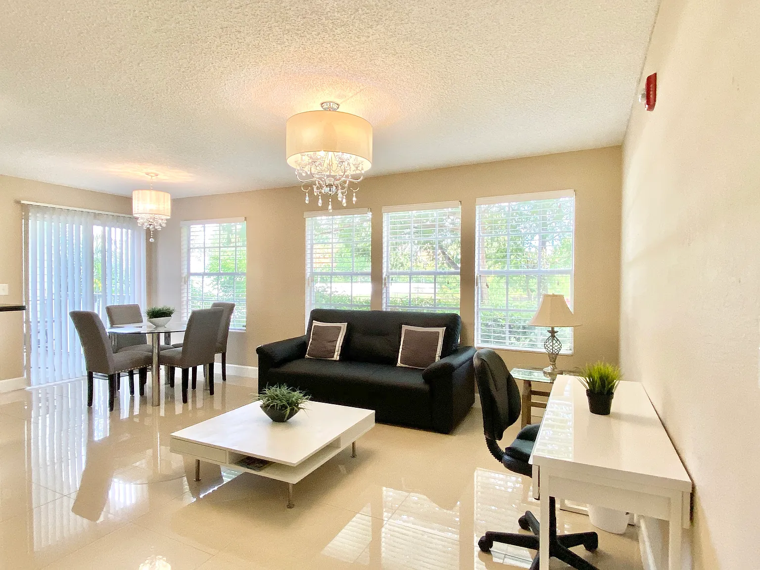 2 bed, 1000 sqft, $3,000 — Photo 2