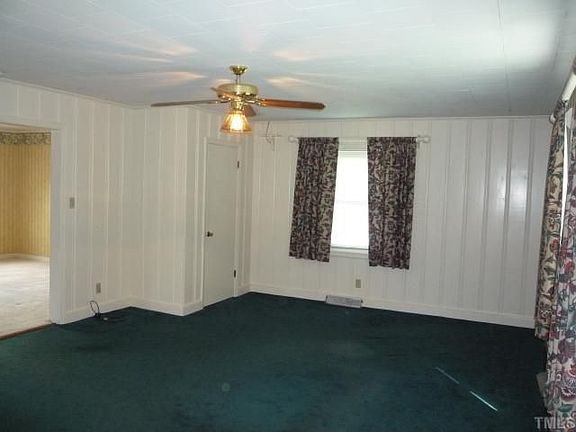 4th image of 128 W Margaret Ln