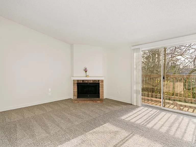 Pointe East — Photo 15