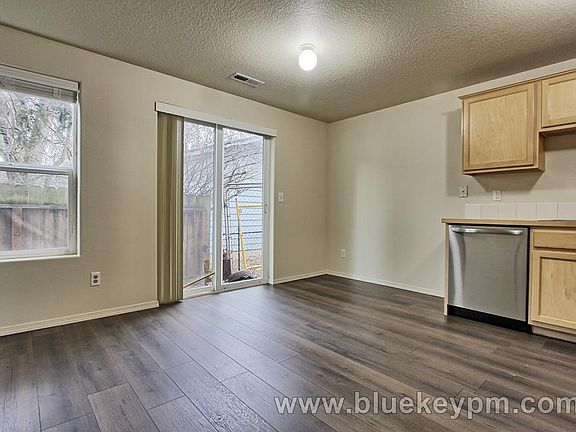 4th image of 8603 NE 25th Cir
