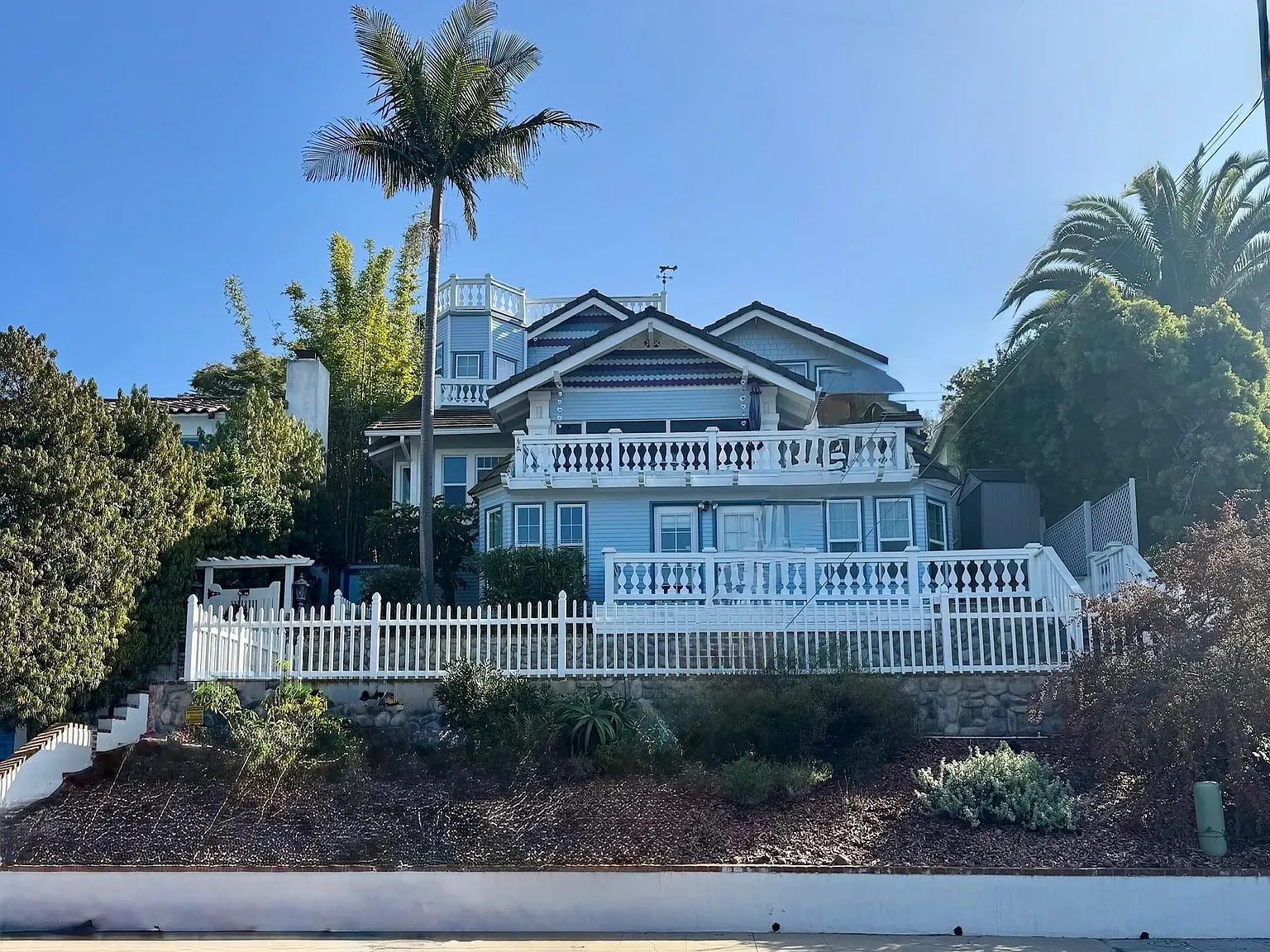 3 bed, 3.5 bath, 2507 sqft, $13,000 — Photo 1