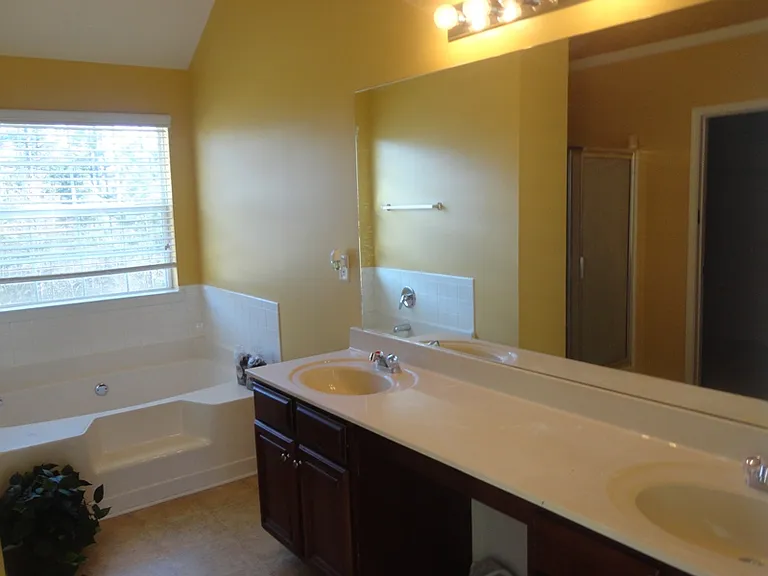 1040 Baltic Way — Photo 27