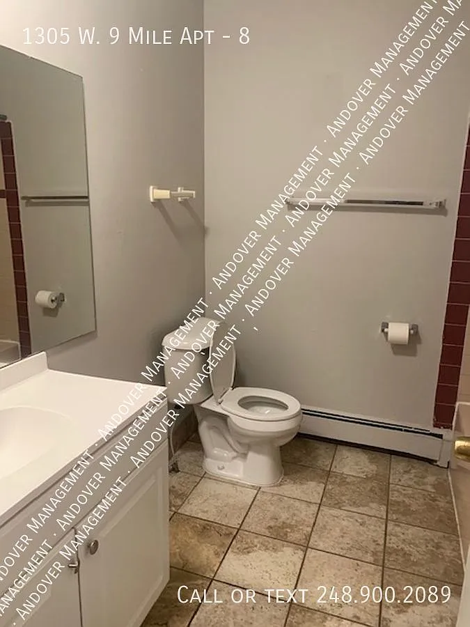 Downtown Ferndale - Renovated 1 Bedroom — Photo 2