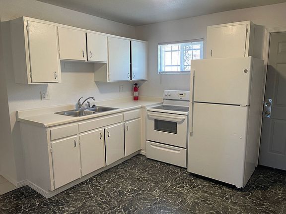 5th image of 328 Utah St NE APT B