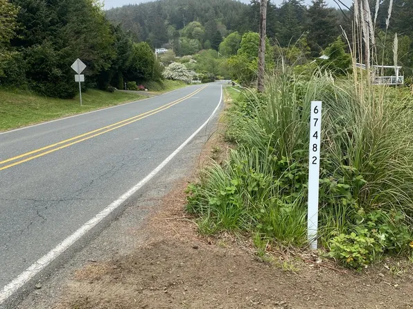 67482 E Bay Rd, North Bend, OR 97459