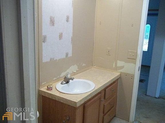 4th image of 115 Blackberry Ln