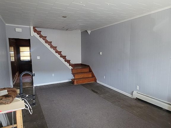 3rd image of 325 E Market St