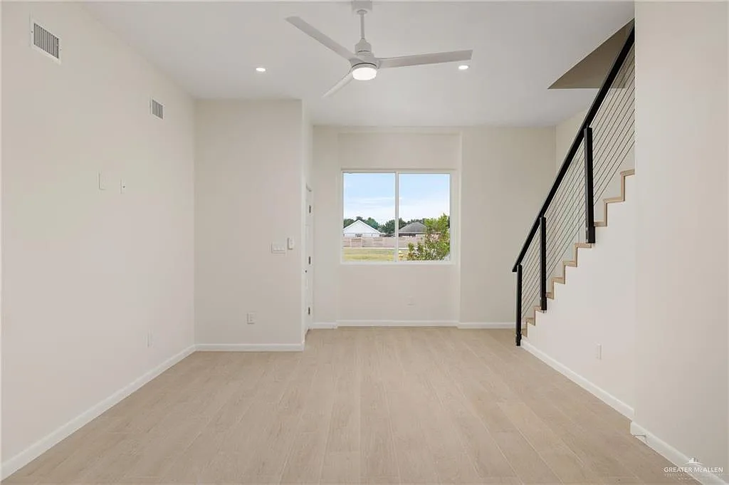 3 bed, 2.5 bath, 1553 sqft, $1,800 — Photo 2