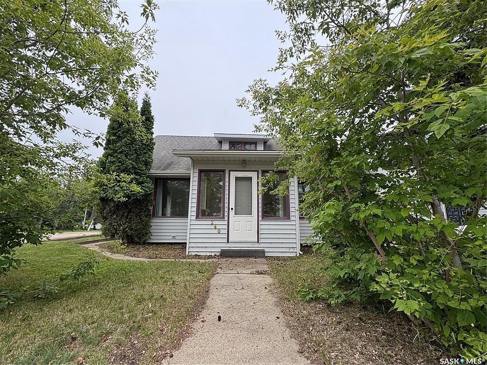 1st image of 240 3rd Ave E