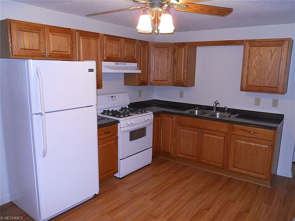 4th image of 325 Parmely Ave