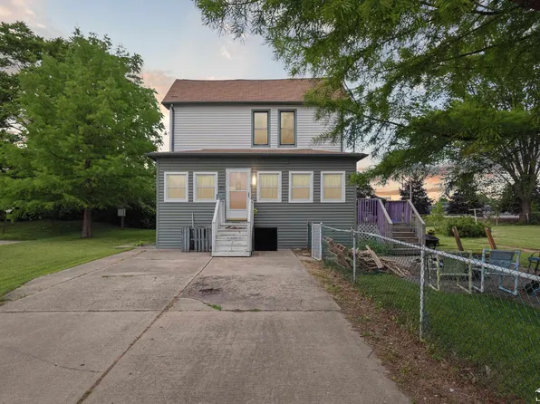 765 Eureka Rd, Wyandotte, MI 48192