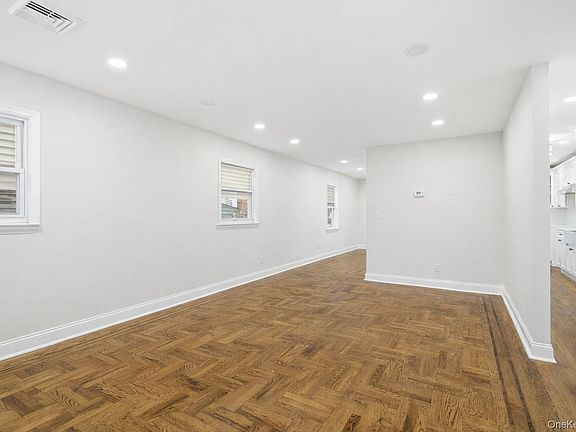 4th image of 1649 Lurting Avenue
