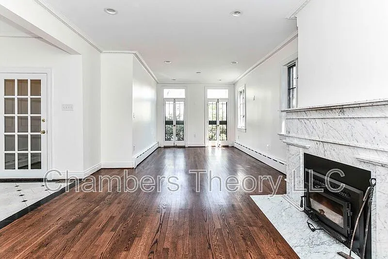5 bed, 3.0 bath, 3500 sqft, $8,750 — Photo 3