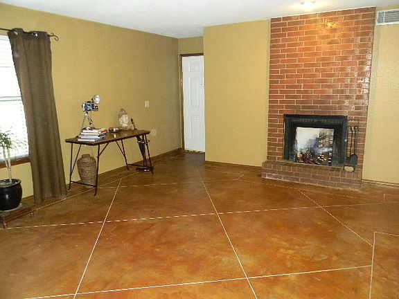 3rd image of 4400 Hemingway Dr APT 136