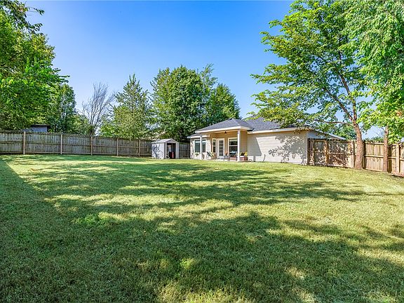 3rd image of 819 Tunbridge Dr