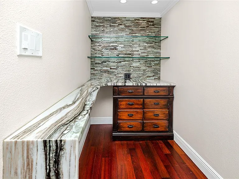 920 N Shore Dr NE — Photo 17