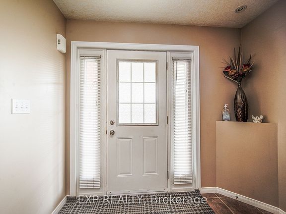 4th image of 124 Udvari Cres