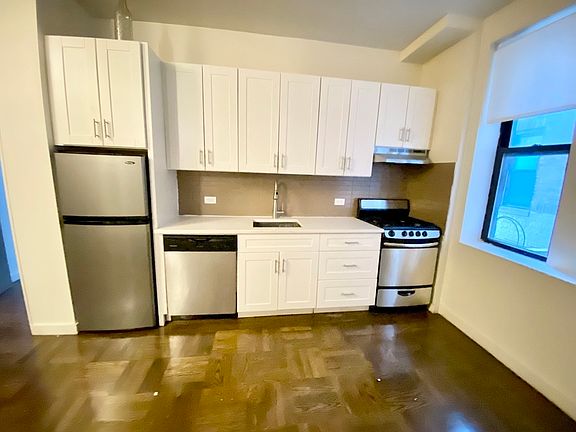 2nd image of 580 Saint Nicholas Ave #G2