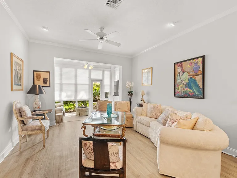 219 Park Shores Cir #B — Photo 8