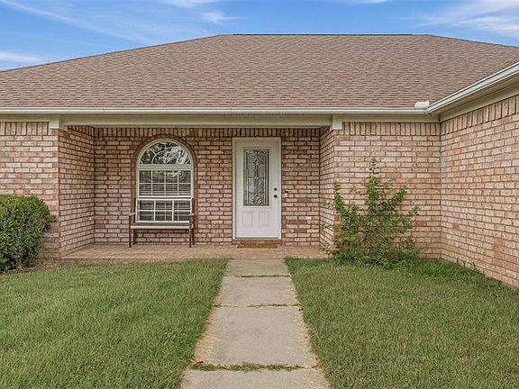 3rd image of 913 Sutton Pl
