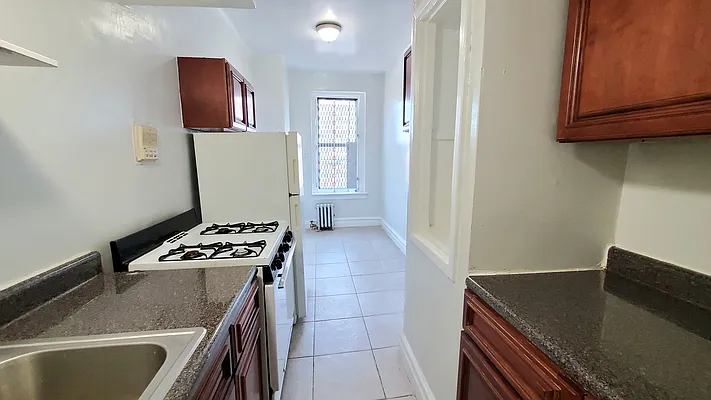 Rented by BRICK & GALO REALTY CORP | media 7