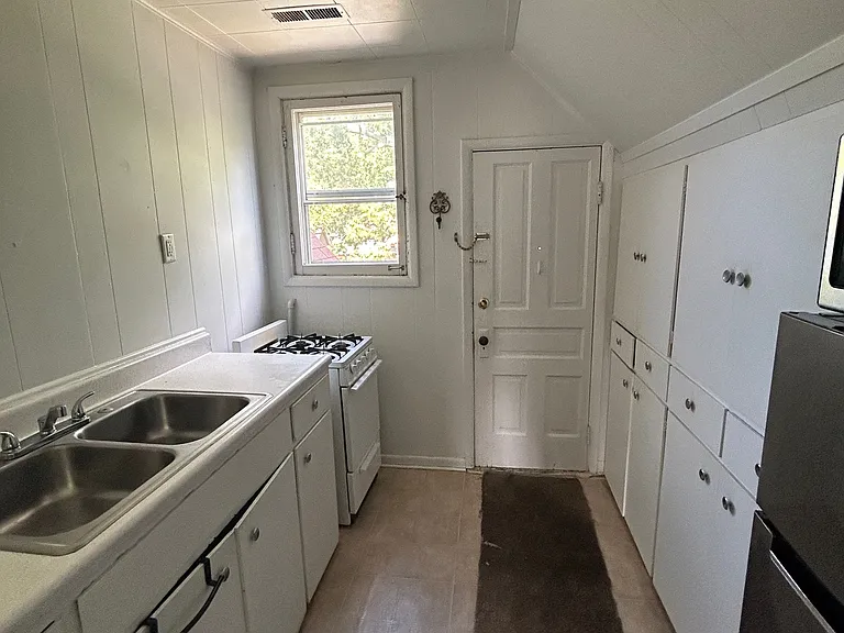 1575 Wealthy St SE #4 — Photo 4