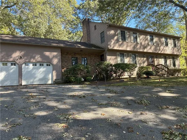 120 Adirondack Dr, East Greenwich, RI 02818